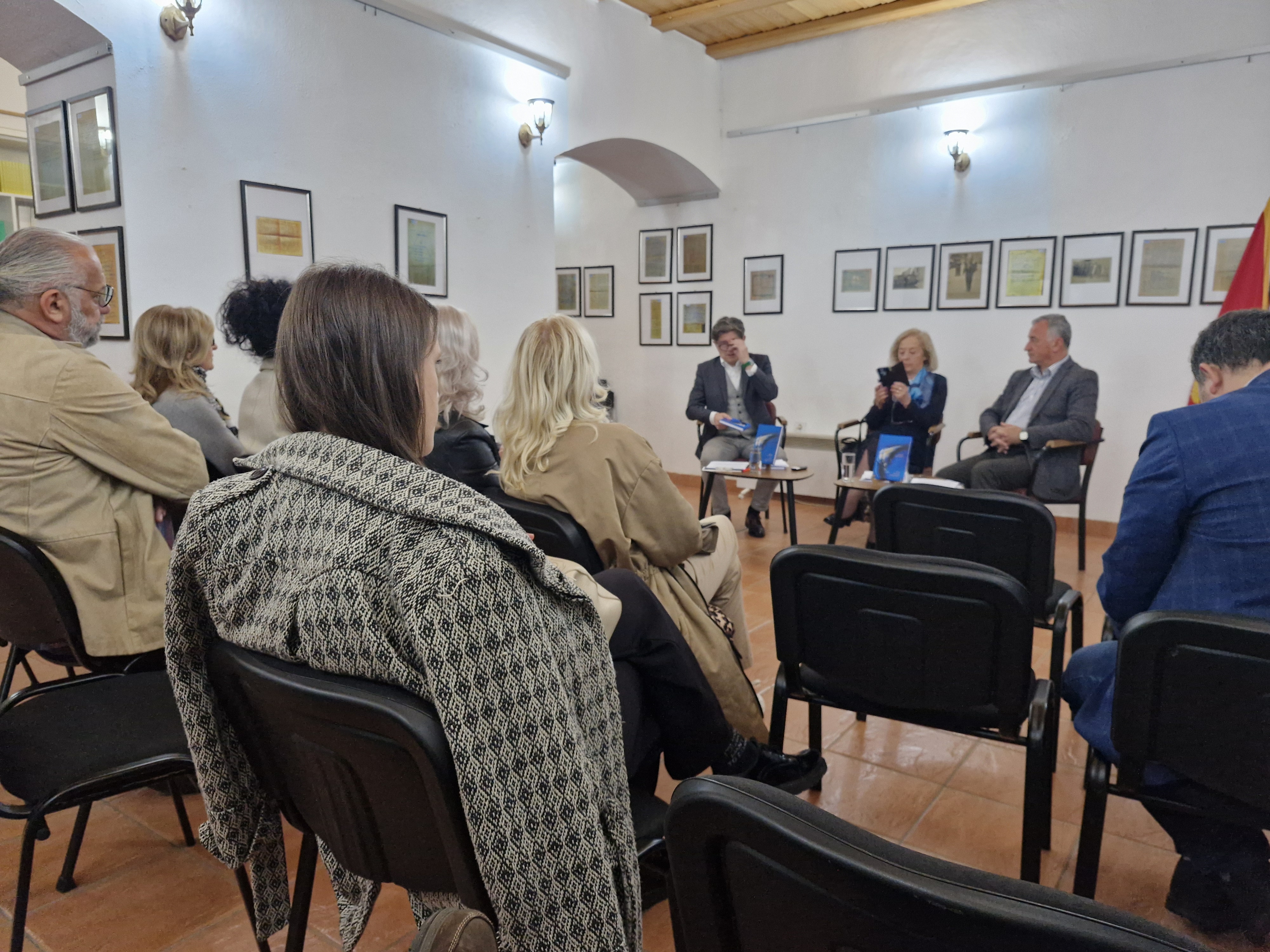 Promovisana knjiga “Pod grlom skupljeno”